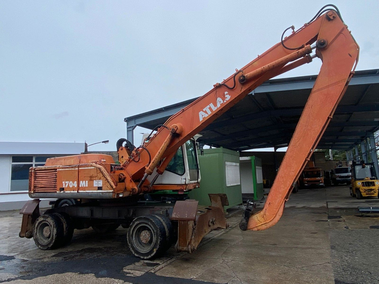 Atlas 1704 MI mit Greifer Umschlagbagger Lang - Gumikerekes kotró: 5 kép. Atlas 1704 MI mit Greifer Umschlagbagger Lang - Gumikerekes kotró: 5 kép.