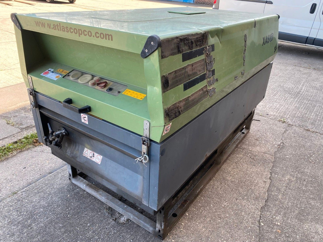 Atlas Copco Air Kompressor XAS67 G6,5 - Légkompresszor: 2 kép. Atlas Copco Air Kompressor XAS67 G6,5 - Légkompresszor: 2 kép.
