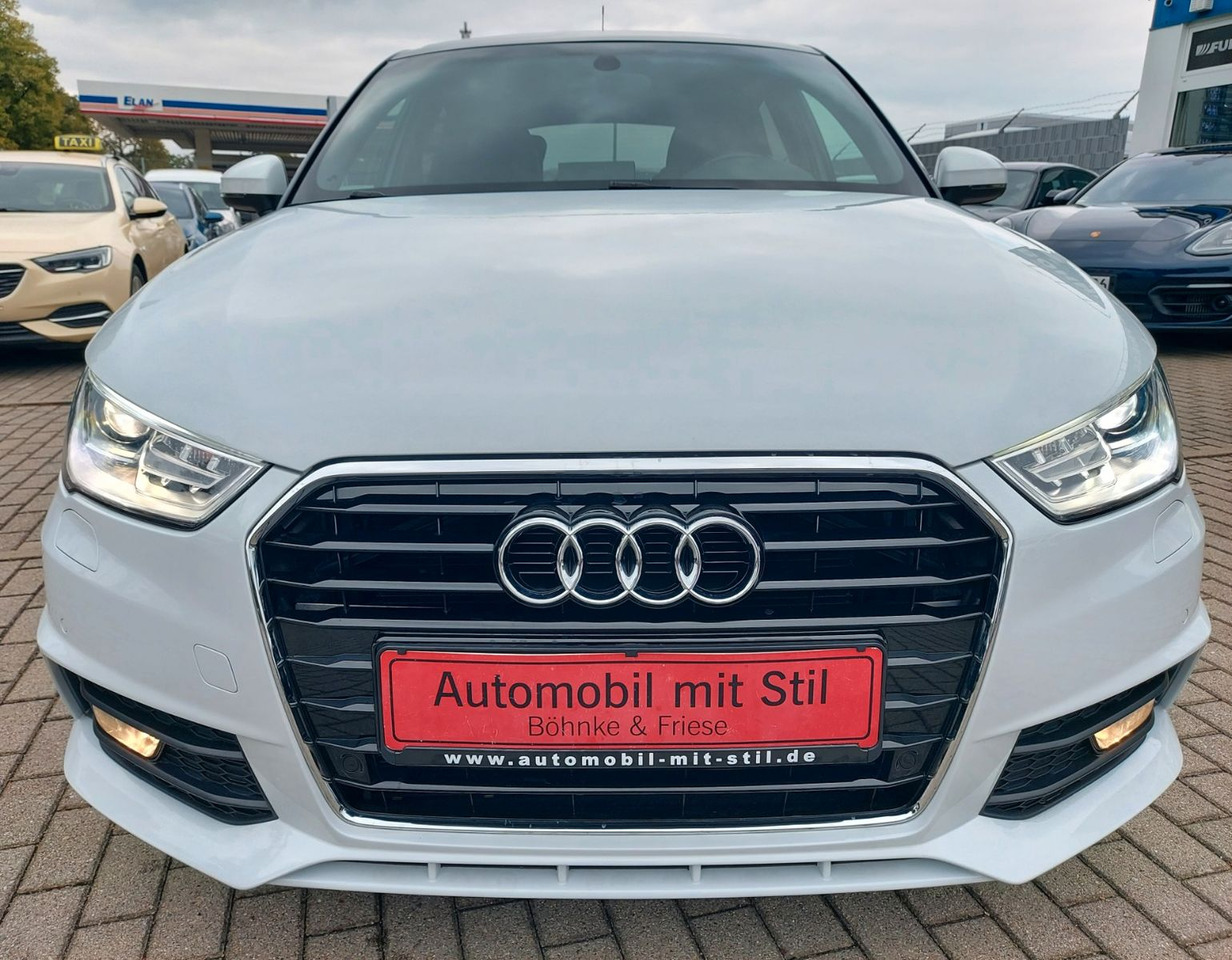 Audi A1 Sportback sport S-Line Pano Bose Xenon DAB - Szedán: 3 kép. Audi A1 Sportback sport S-Line Pano Bose Xenon DAB - Szedán: 3 kép.