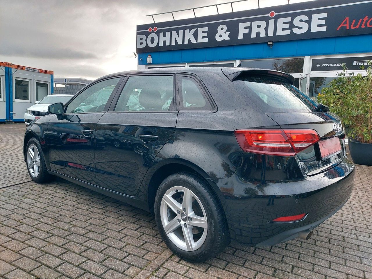 Audi A3 Sportback Xenon Navi Tempo PDC AHK - Kombi: 5 kép. Audi A3 Sportback Xenon Navi Tempo PDC AHK - Kombi: 5 kép.