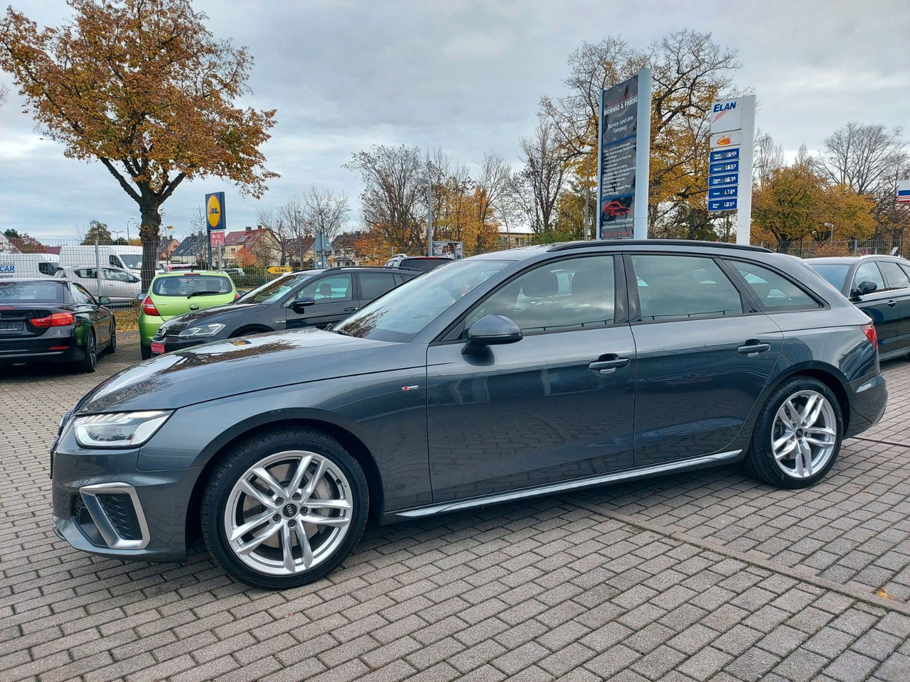 Audi A4 Avant 50 TDI Quattro S-Line Pano ACC Radar - Kombi: 5 kép. Audi A4 Avant 50 TDI Quattro S-Line Pano ACC Radar - Kombi: 5 kép.