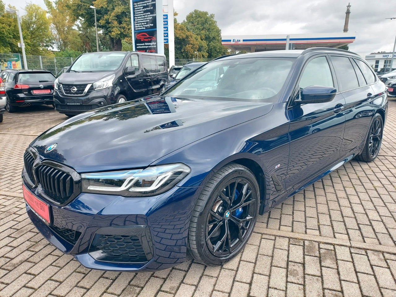 BMW 520 Touring d xDrive M Sport Pro H&K Standheiz - Kombi: 5 kép. BMW 520 Touring d xDrive M Sport Pro H&K Standheiz - Kombi: 5 kép.