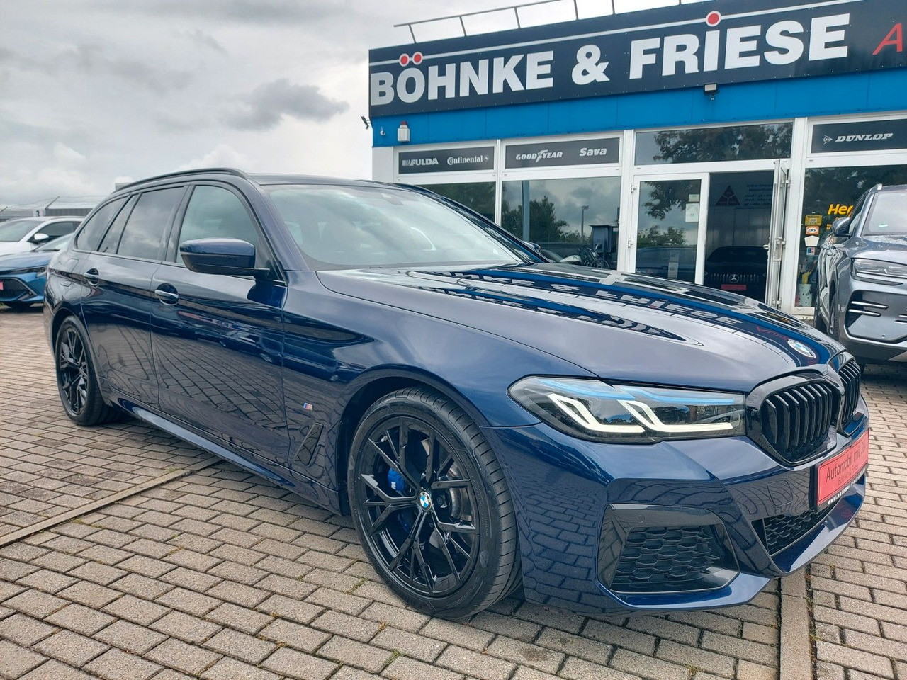 BMW 520 Touring d xDrive M Sport Pro H&K Standheiz - Kombi: 1 kép. BMW 520 Touring d xDrive M Sport Pro H&K Standheiz - Kombi: 1 kép.