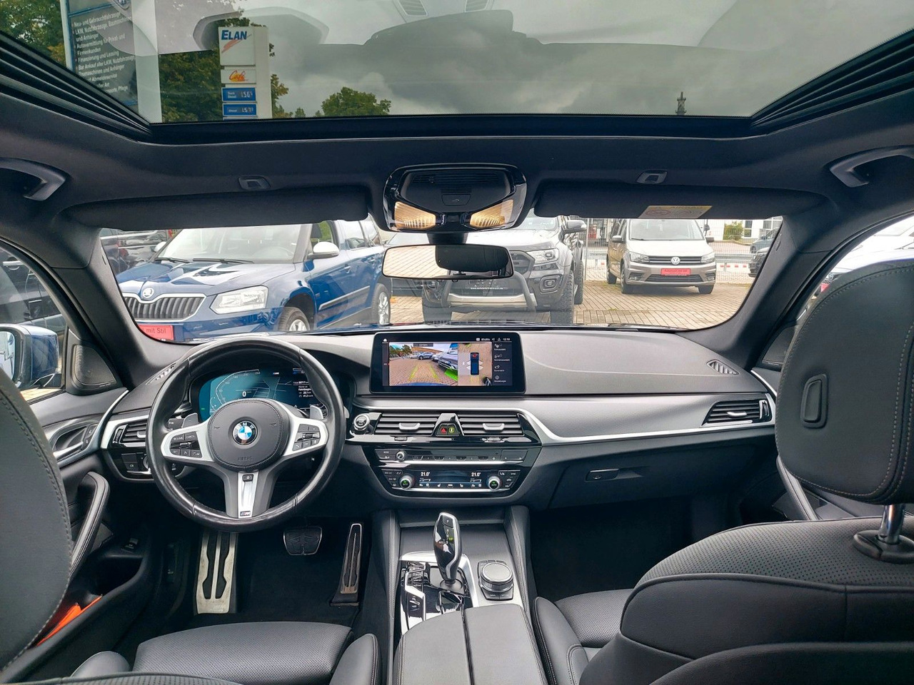 BMW 520 Touring d xDrive M Sport Pro H&K Standheiz - Kombi: 2 kép. BMW 520 Touring d xDrive M Sport Pro H&K Standheiz - Kombi: 2 kép.