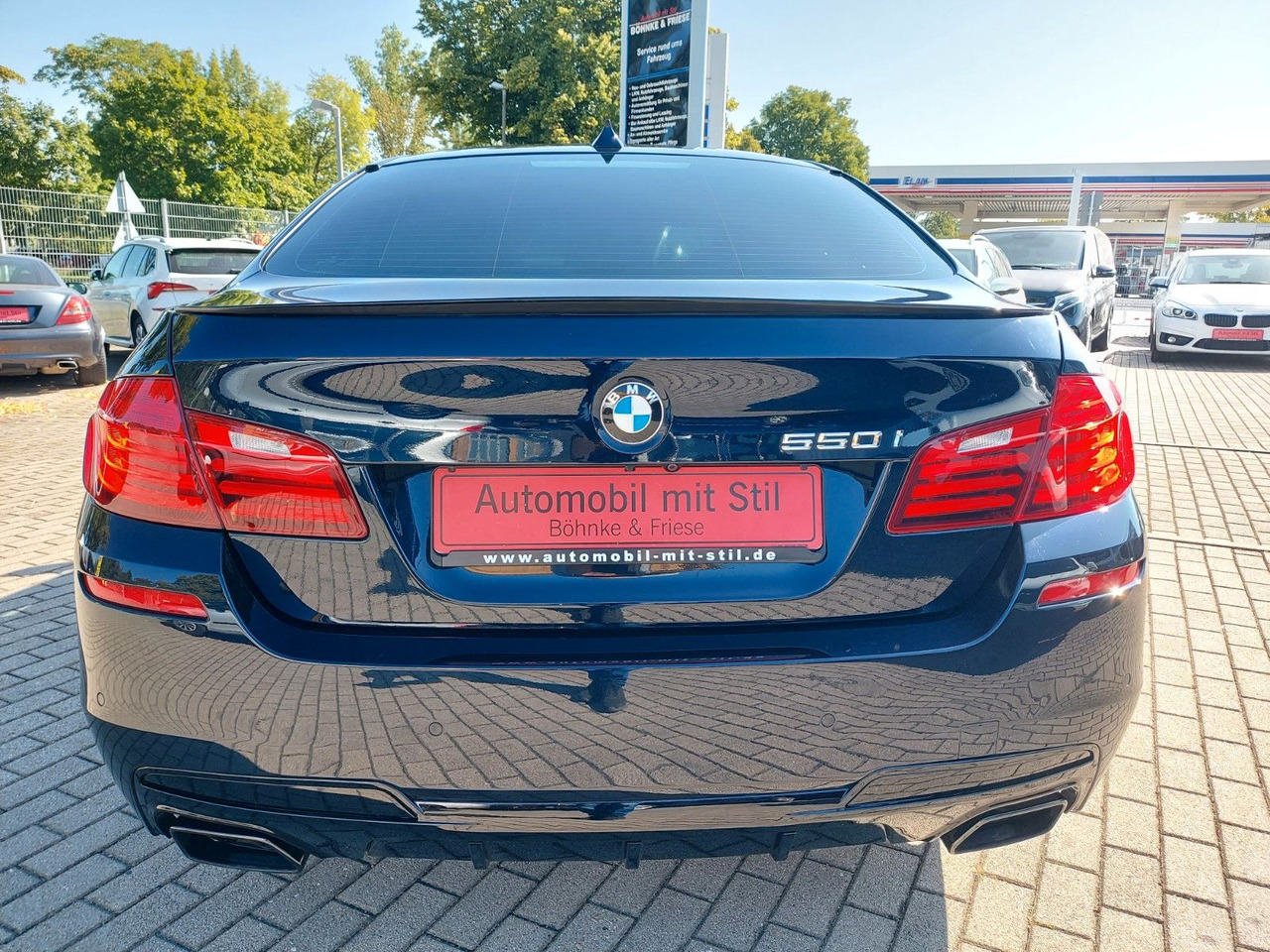 BMW 550i Limousine Autom. M-Sport HUD Glasdach H&K - Szedán: 5 kép. BMW 550i Limousine Autom. M-Sport HUD Glasdach H&K - Szedán: 5 kép.