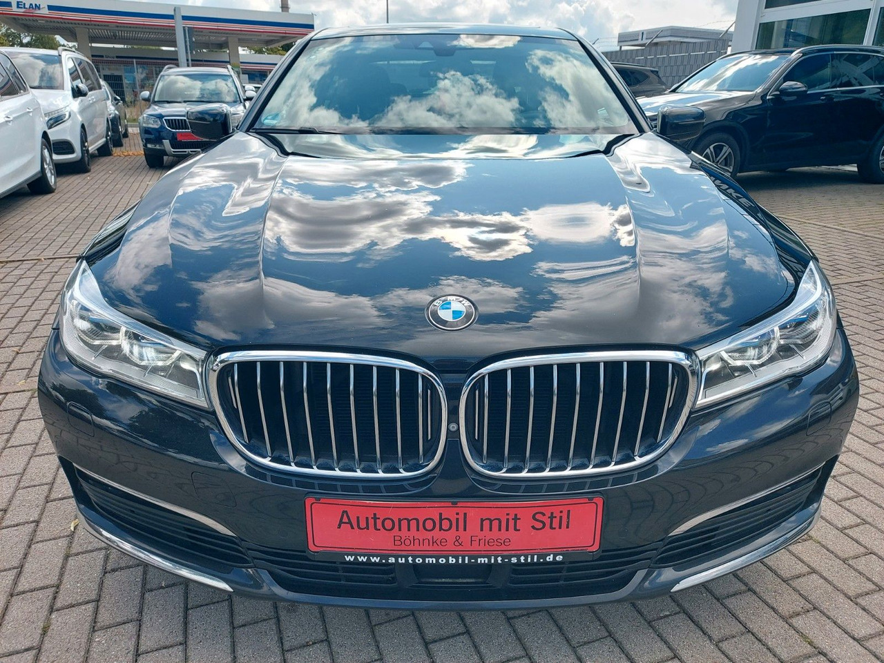 BMW 740 Baureihe 7 Lim 740 d xDrive Glasdach ACC - Szedán: 2 kép. BMW 740 Baureihe 7 Lim 740 d xDrive Glasdach ACC - Szedán: 2 kép.
