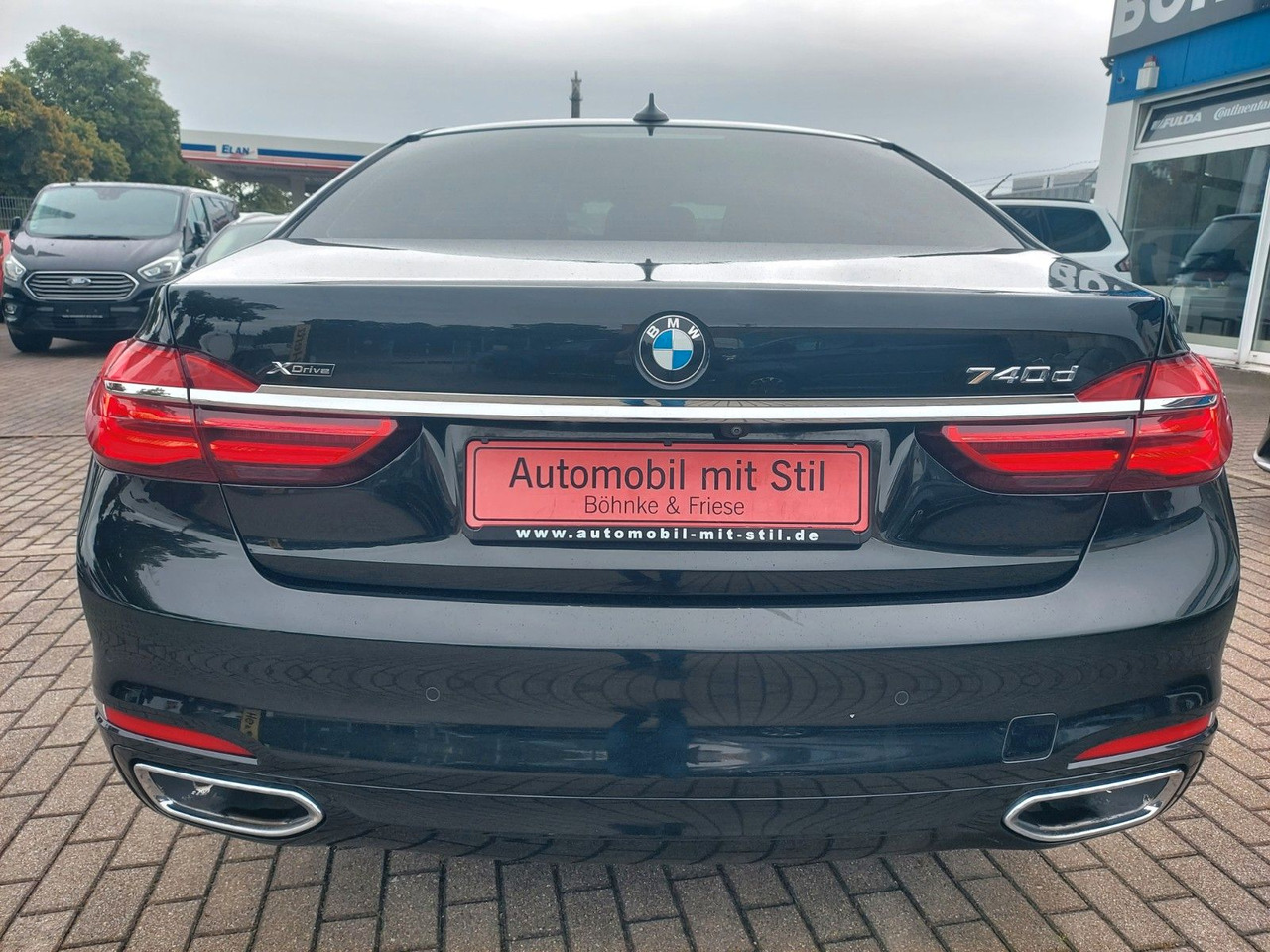 BMW 740 Baureihe 7 Lim 740 d xDrive Glasdach ACC - Szedán: 5 kép. BMW 740 Baureihe 7 Lim 740 d xDrive Glasdach ACC - Szedán: 5 kép.