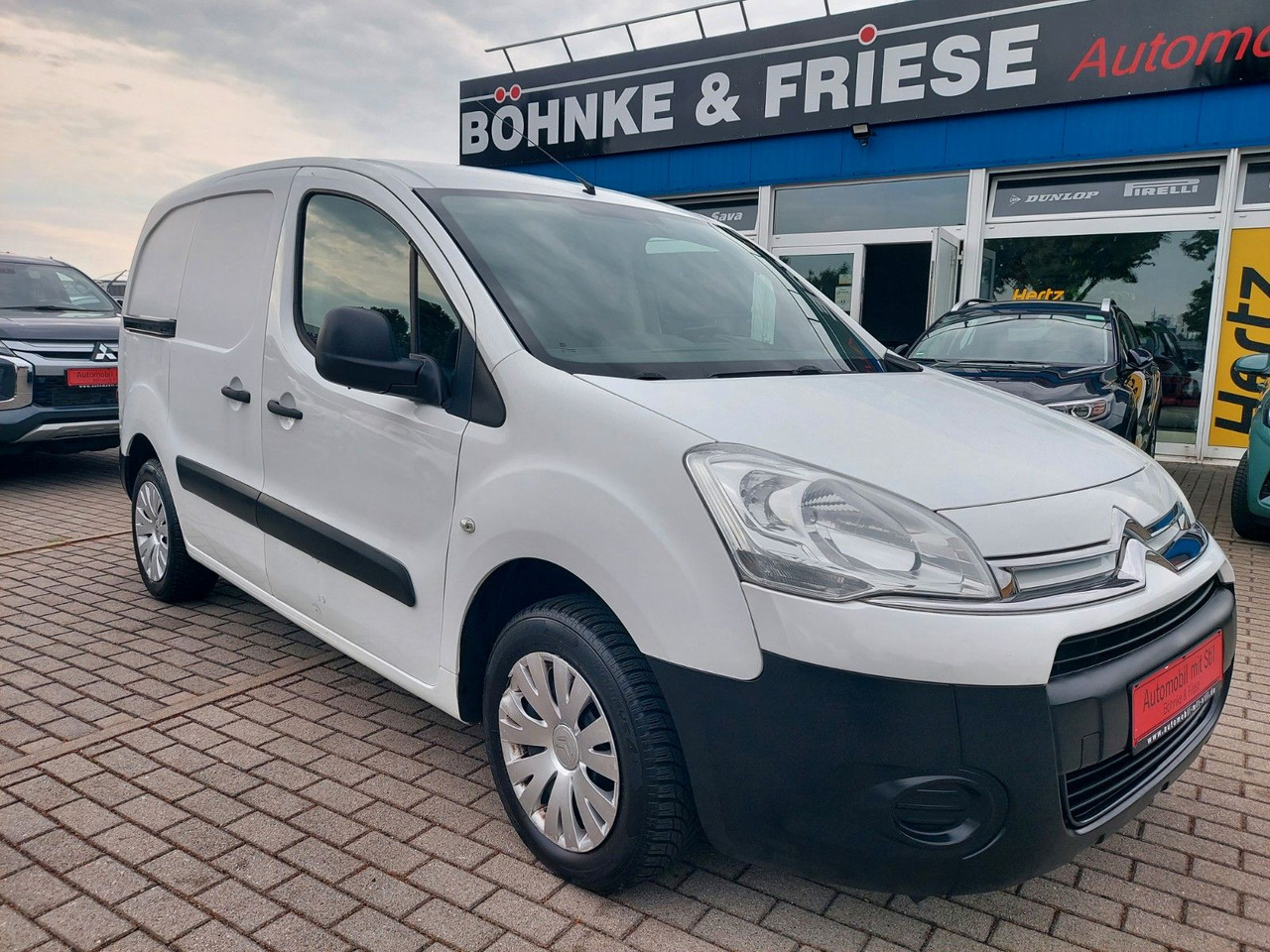 Citroën Berlingo Kasten Niveau B L1 Bluetooth - Kisbusz: 2 kép. Citroën Berlingo Kasten Niveau B L1 Bluetooth - Kisbusz: 2 kép.