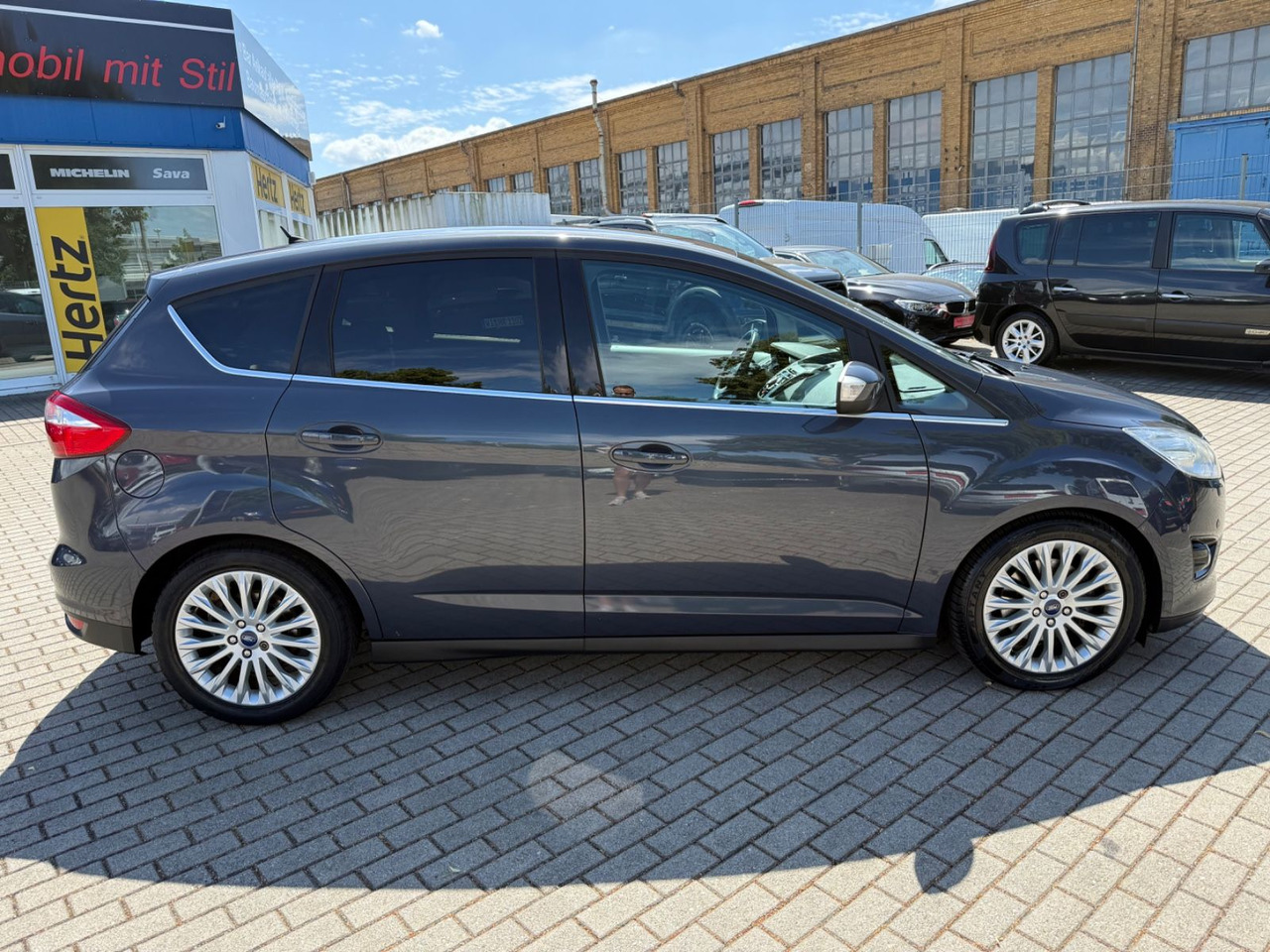 Ford C-Max C-MAX Titanium XENON PDC KLIMA SHZ - Kisbusz: 3 kép. Ford C-Max C-MAX Titanium XENON PDC KLIMA SHZ - Kisbusz: 3 kép.