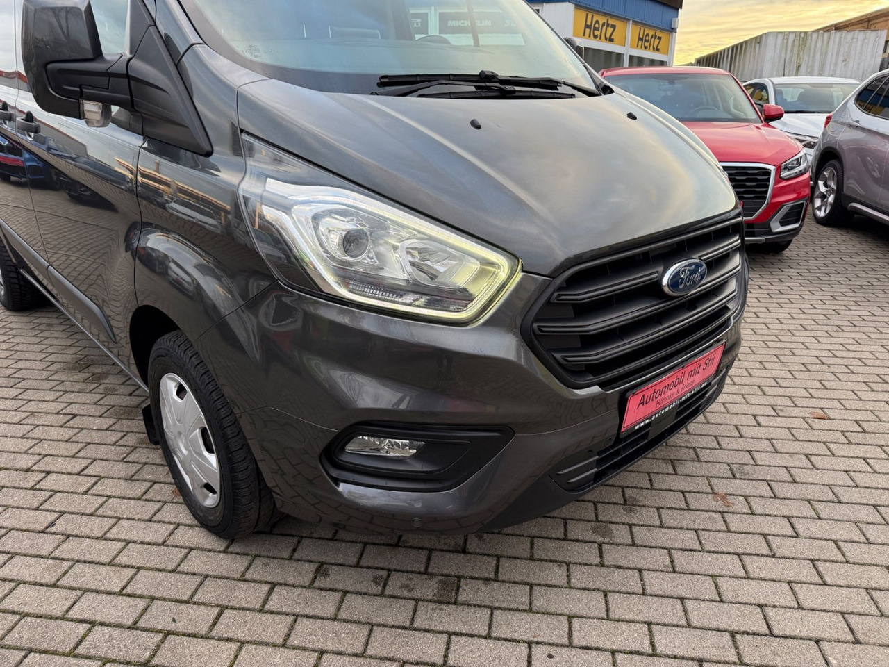 Ford Transit Custom Kasten 280 L1 H2Trend Hoch Camper - Kisbusz: 2 kép. Ford Transit Custom Kasten 280 L1 H2Trend Hoch Camper - Kisbusz: 2 kép.