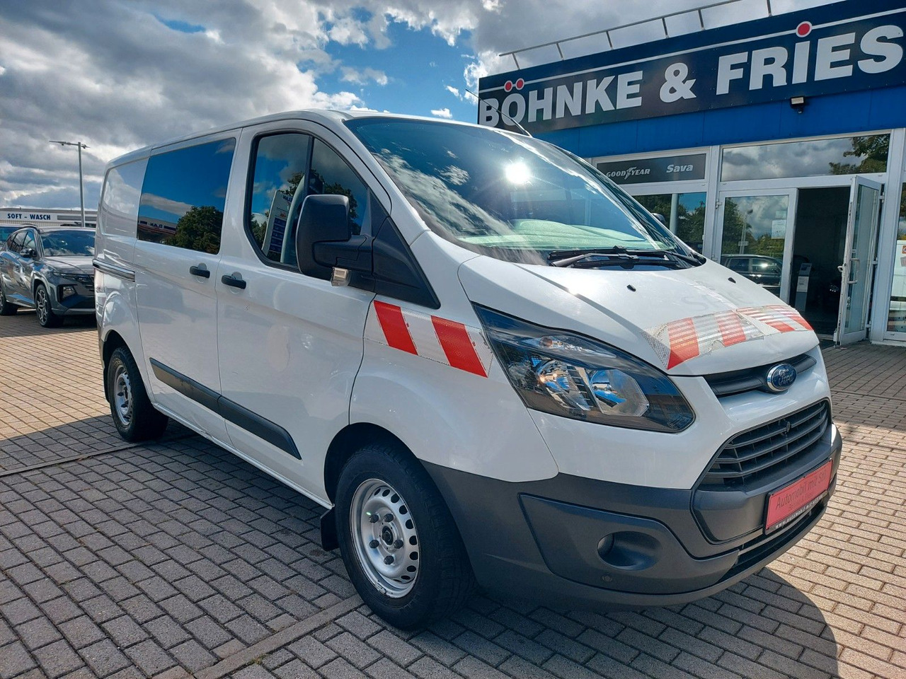 Ford Transit Custom Tourneo Kasten 290 L1 Standheiz. - Kisbusz: 2 kép. Ford Transit Custom Tourneo Kasten 290 L1 Standheiz. - Kisbusz: 2 kép.