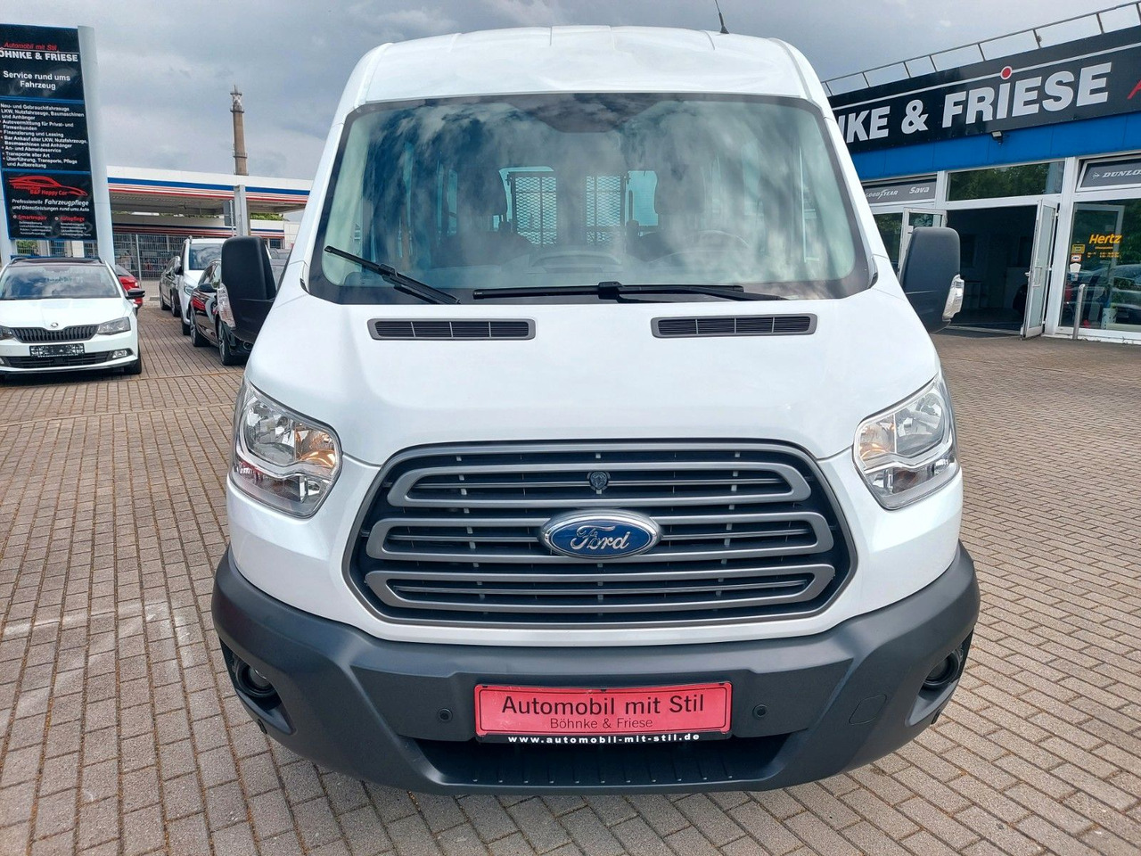 Ford Transit Kombi 350 L3 hoch Trend Rollstuhl Lift - Kisbusz: 3 kép. Ford Transit Kombi 350 L3 hoch Trend Rollstuhl Lift - Kisbusz: 3 kép.