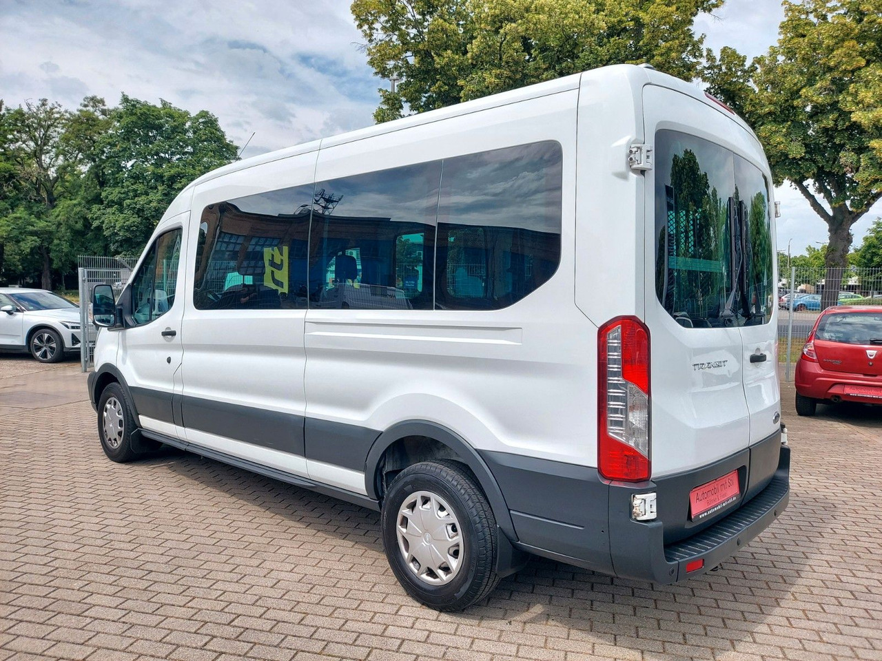 Ford Transit Kombi 350 L3 hoch Trend Rollstuhl Lift - Kisbusz: 5 kép. Ford Transit Kombi 350 L3 hoch Trend Rollstuhl Lift - Kisbusz: 5 kép.
