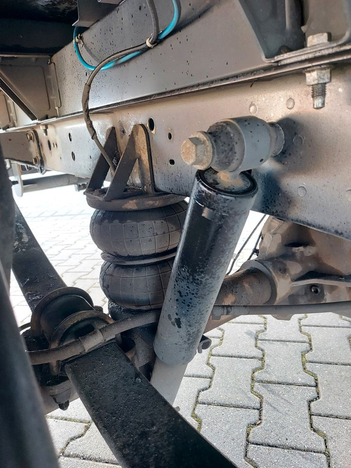 Ford Transit Pritsche 350 L4 extra lang Luftfeder - Platós kisteherautó: 2 kép. Ford Transit Pritsche 350 L4 extra lang Luftfeder - Platós kisteherautó: 2 kép.