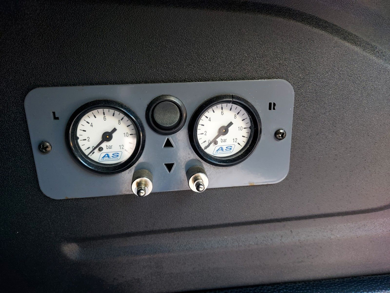 Ford Transit Pritsche 350 L4 extra lang Luftfeder - Platós kisteherautó: 3 kép. Ford Transit Pritsche 350 L4 extra lang Luftfeder - Platós kisteherautó: 3 kép.