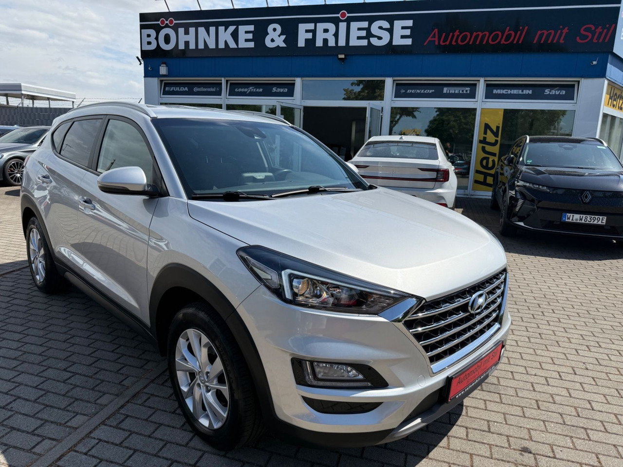 Hyundai Tucson Trend 2WD SHZ KLIMAA. PDC NAVI TEMPOMAT - Terepjáró/ SUV: 2 kép. Hyundai Tucson Trend 2WD SHZ KLIMAA. PDC NAVI TEMPOMAT - Terepjáró/ SUV: 2 kép.