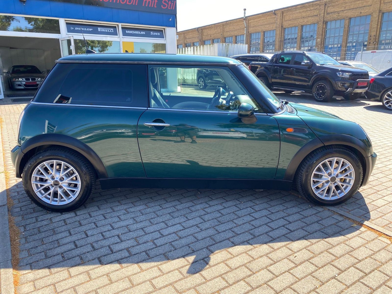 MINI COOPER Mini Cooper Klima Teilleder Alu PDC - Autó: 3 kép. MINI COOPER Mini Cooper Klima Teilleder Alu PDC - Autó: 3 kép.