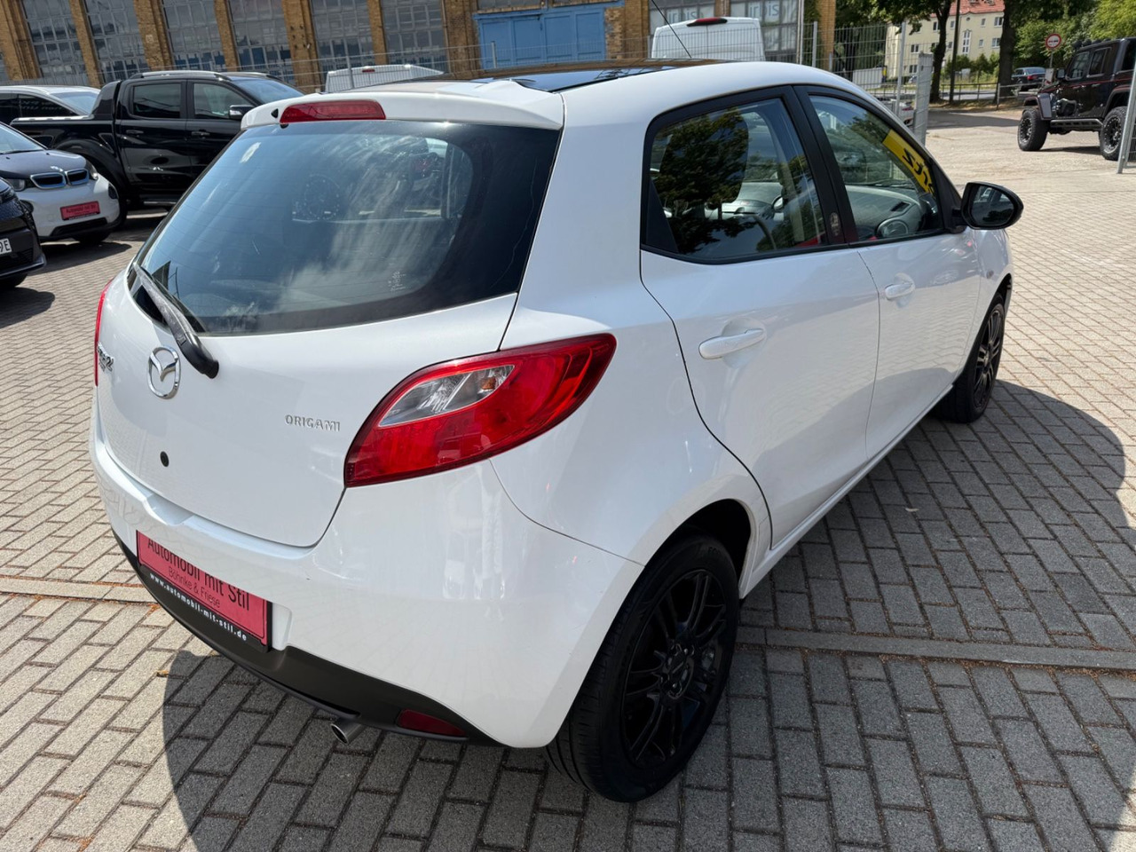 Mazda 2 Lim. 1.3 Origami 5 TÜER KLIMA SHZ TÜV NEU - Autó: 4 kép. Mazda 2 Lim. 1.3 Origami 5 TÜER KLIMA SHZ TÜV NEU - Autó: 4 kép.