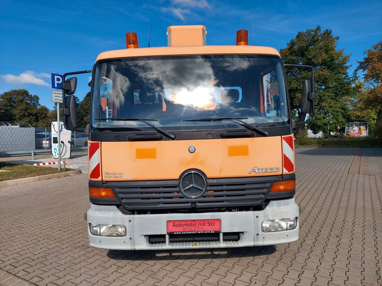 Mercedes-Benz ATEGO 1323 HUBSTEIGER WUMAG WT220H - Emelőkosaras teherautó: 2 kép. Mercedes-Benz ATEGO 1323 HUBSTEIGER WUMAG WT220H - Emelőkosaras teherautó: 2 kép.