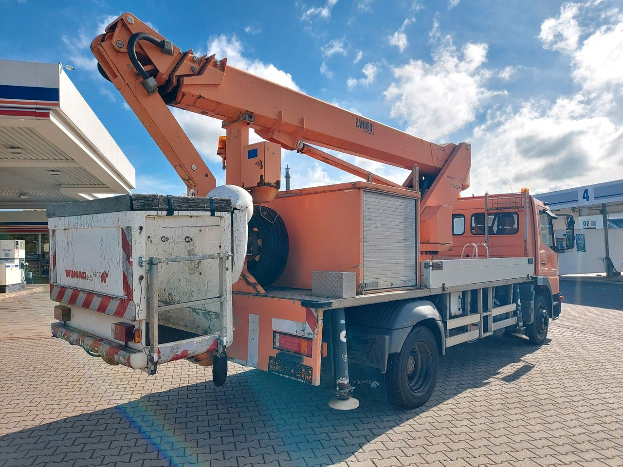 Mercedes-Benz ATEGO 1323 HUBSTEIGER WUMAG WT220H - Emelőkosaras teherautó: 4 kép. Mercedes-Benz ATEGO 1323 HUBSTEIGER WUMAG WT220H - Emelőkosaras teherautó: 4 kép.