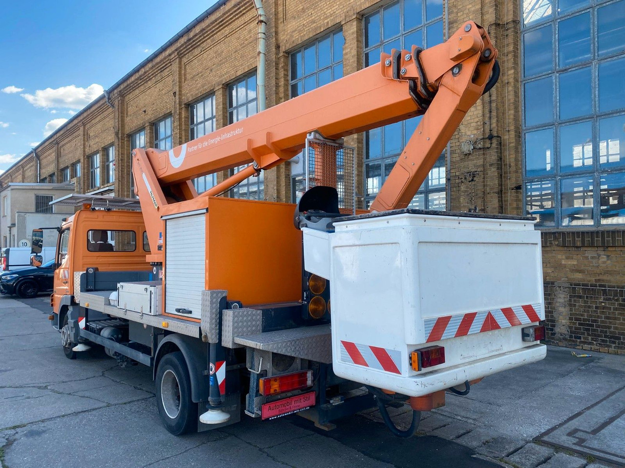 Mercedes-Benz ATEGO WUMAG ELEVANT WT230 23m TÜV - Emelőkosaras teherautó: 3 kép. Mercedes-Benz ATEGO WUMAG ELEVANT WT230 23m TÜV - Emelőkosaras teherautó: 3 kép.