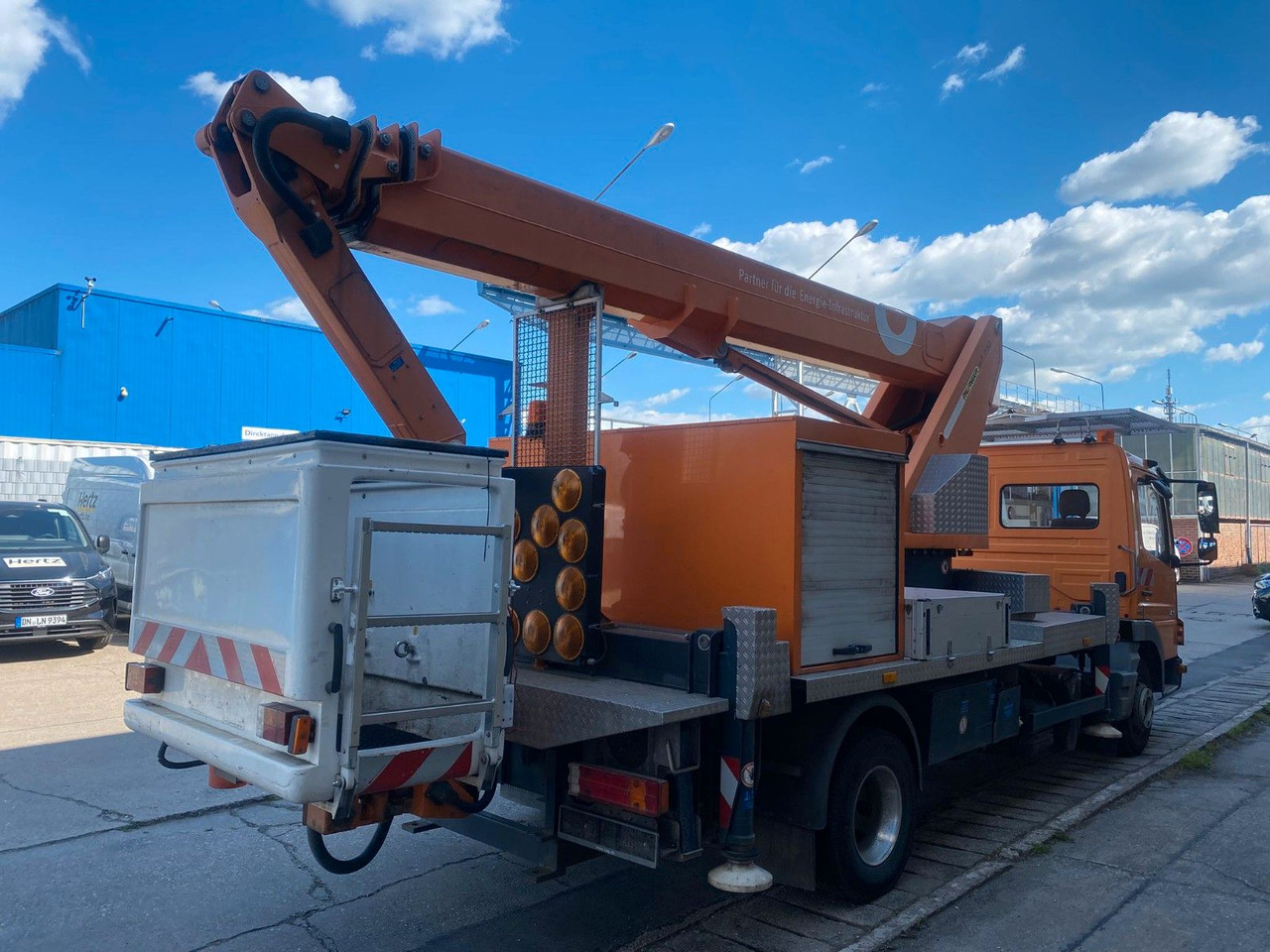 Mercedes-Benz ATEGO WUMAG ELEVANT WT230 23m TÜV - Emelőkosaras teherautó: 4 kép. Mercedes-Benz ATEGO WUMAG ELEVANT WT230 23m TÜV - Emelőkosaras teherautó: 4 kép.