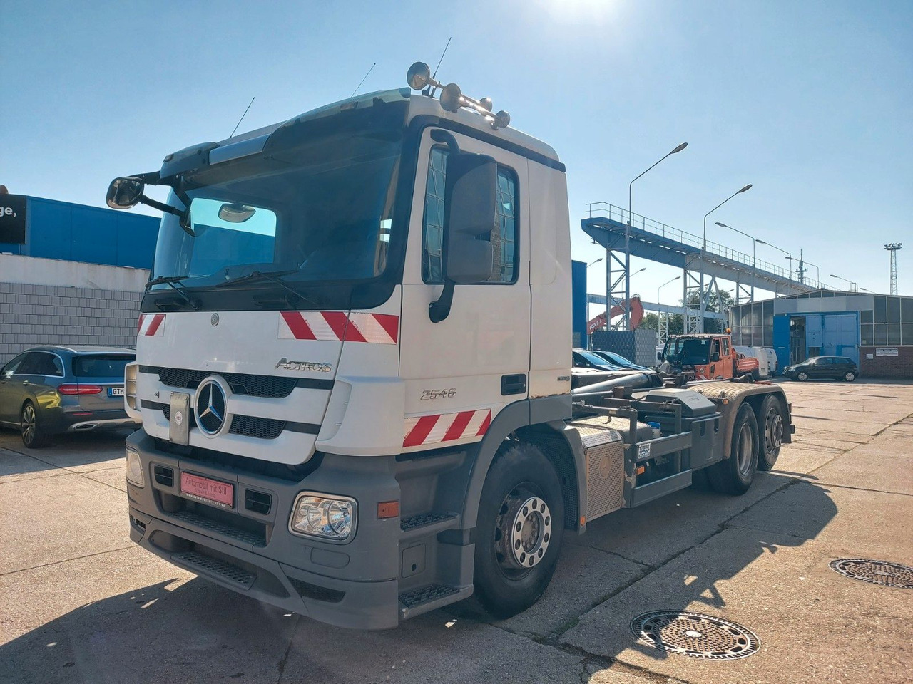 Horgos rakodó teherautó Mercedes-Benz Actros 6-Zyl. 2546 ABROLLKIPPER MEILER: 6 kép. Horgos rakodó teherautó Mercedes-Benz Actros 6-Zyl. 2546 ABROLLKIPPER MEILER: 6 kép.