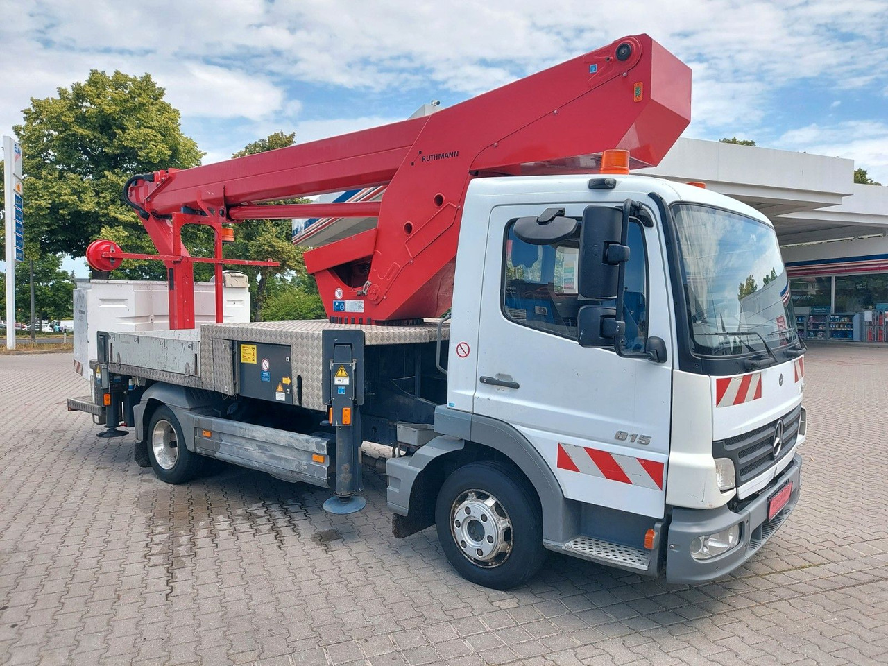 Mercedes-Benz Atego 2 4-Zyl. 4x2 RUTHMANN T270 27 METER - Emelőkosaras teherautó: 2 kép. Mercedes-Benz Atego 2 4-Zyl. 4x2 RUTHMANN T270 27 METER - Emelőkosaras teherautó: 2 kép.