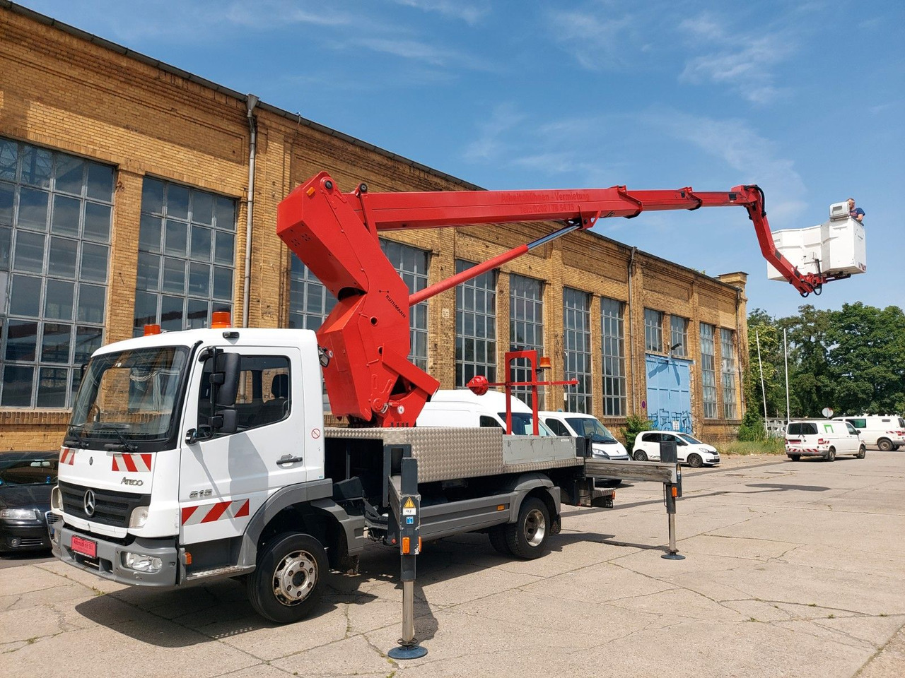 Mercedes-Benz Atego 2 4-Zyl. 4x2 RUTHMANN T270 27 METER - Emelőkosaras teherautó: 1 kép. Mercedes-Benz Atego 2 4-Zyl. 4x2 RUTHMANN T270 27 METER - Emelőkosaras teherautó: 1 kép.