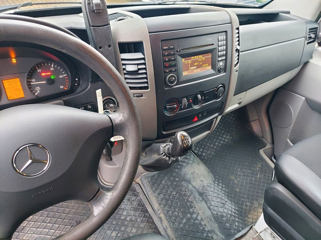 Ponyvás kisteherautó, Duplakabinos kisteherautó Mercedes-Benz Sprinter II DoKa 316 CDI 4X4 Pritsche 6 Sitze Mercedes-Benz Sprinter II DoKa 316 CDI 4X4 Pritsche 6 Sitze: 16 kép.