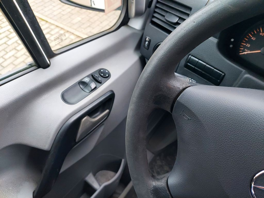 Ponyvás kisteherautó, Duplakabinos kisteherautó Mercedes-Benz Sprinter II DoKa 316 CDI 4X4 Pritsche 6 Sitze Mercedes-Benz Sprinter II DoKa 316 CDI 4X4 Pritsche 6 Sitze: 18 kép.