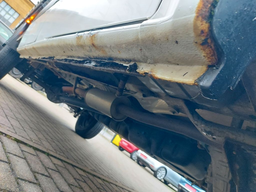 Ponyvás kisteherautó, Duplakabinos kisteherautó Mercedes-Benz Sprinter II DoKa 316 CDI 4X4 Pritsche 6 Sitze Mercedes-Benz Sprinter II DoKa 316 CDI 4X4 Pritsche 6 Sitze: 24 kép.