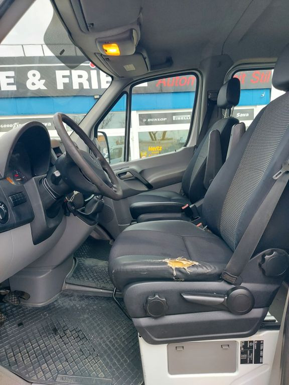 Ponyvás kisteherautó, Duplakabinos kisteherautó Mercedes-Benz Sprinter II DoKa 316 CDI 4X4 Pritsche 6 Sitze Mercedes-Benz Sprinter II DoKa 316 CDI 4X4 Pritsche 6 Sitze: 14 kép.