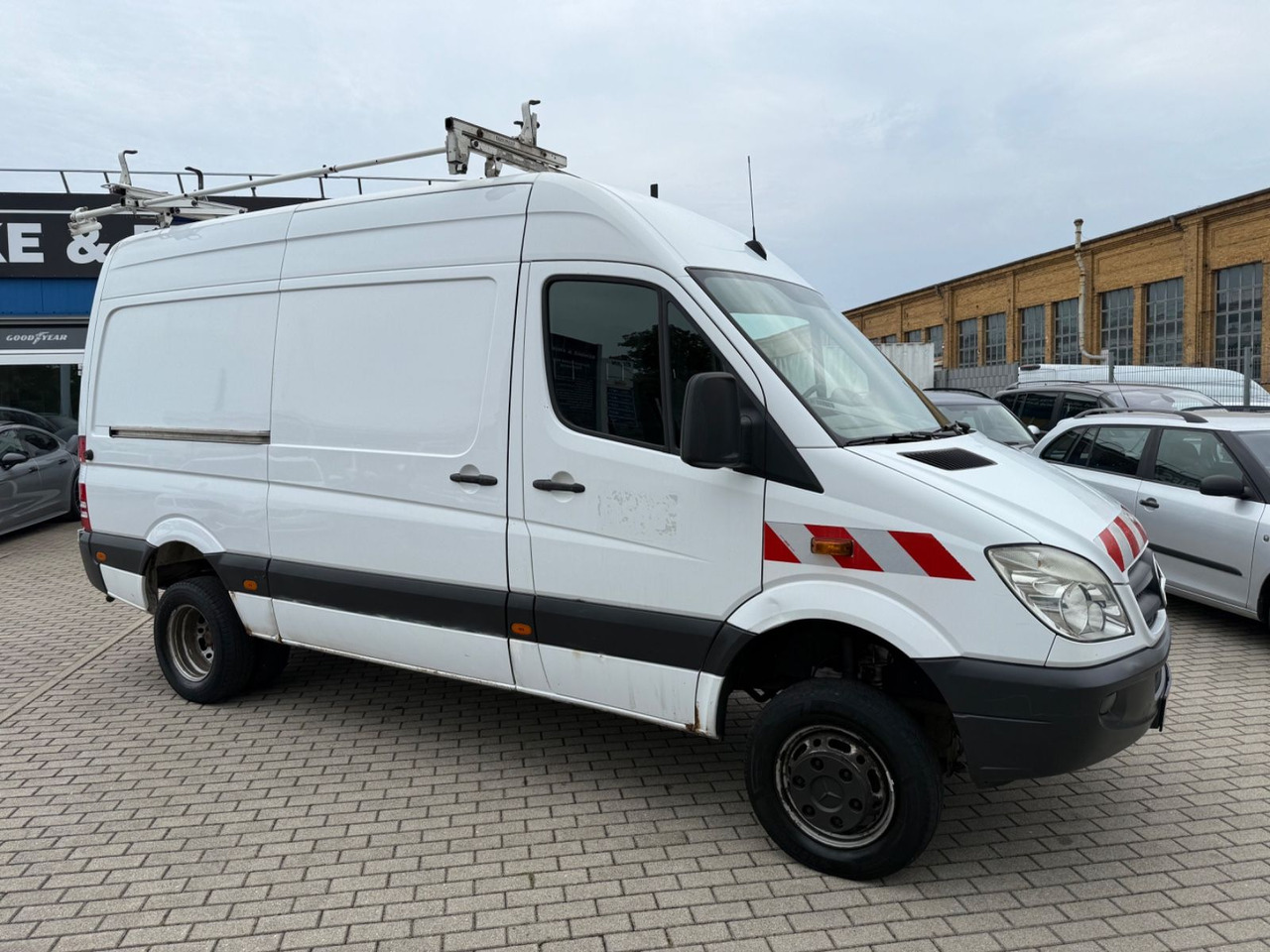 Mercedes-Benz Sprinter II Kasten 516 CDI 4X4 Allrad Standheiz. - Kisbusz: 2 kép. Mercedes-Benz Sprinter II Kasten 516 CDI 4X4 Allrad Standheiz. - Kisbusz: 2 kép.