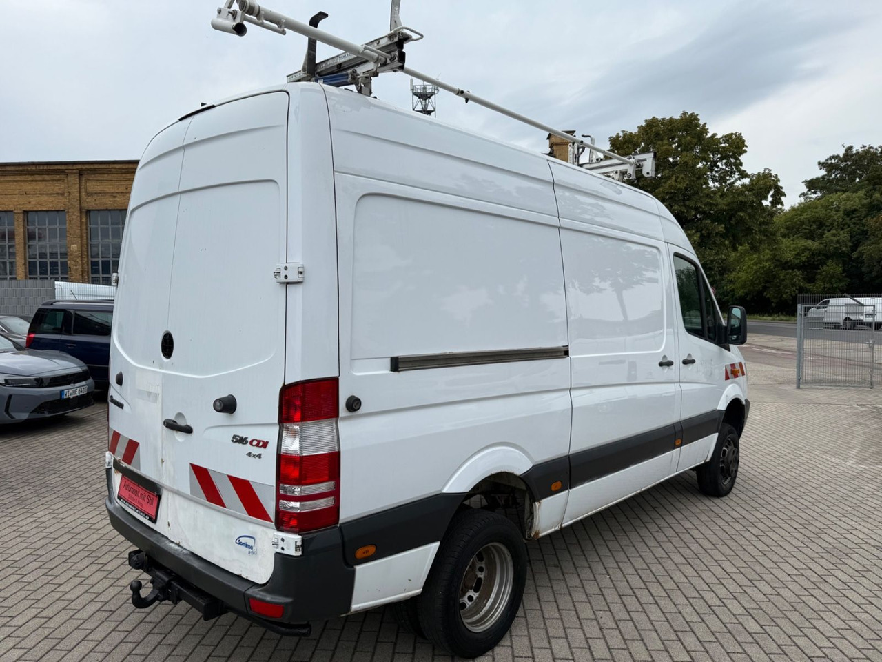 Mercedes-Benz Sprinter II Kasten 516 CDI 4X4 Allrad Standheiz. - Kisbusz: 4 kép. Mercedes-Benz Sprinter II Kasten 516 CDI 4X4 Allrad Standheiz. - Kisbusz: 4 kép.
