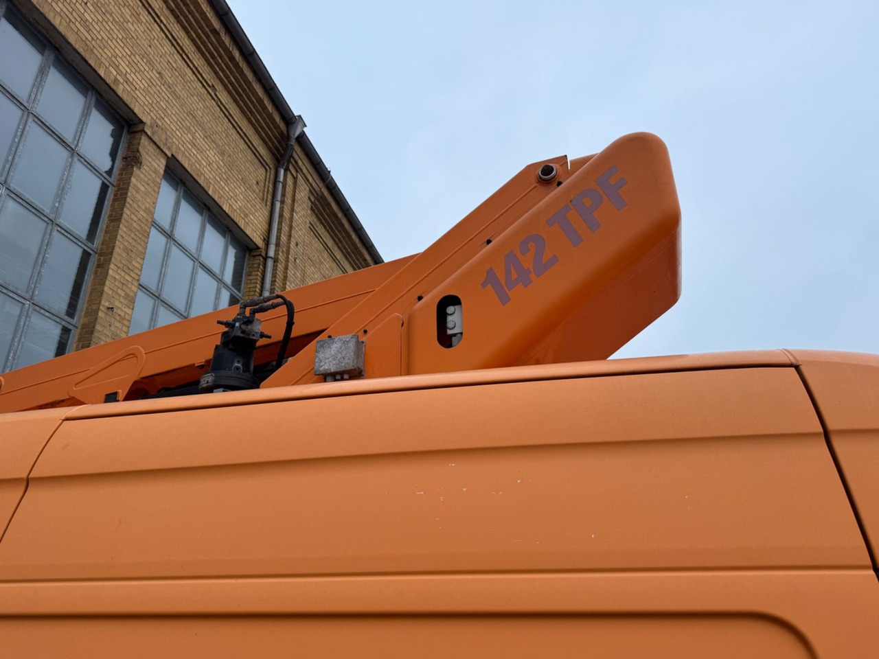 Mercedes-Benz Sprinter II Kasten 516 HUBSTEIGER 142 TPF - Emelőkosaras teherautó: 3 kép. Mercedes-Benz Sprinter II Kasten 516 HUBSTEIGER 142 TPF - Emelőkosaras teherautó: 3 kép.