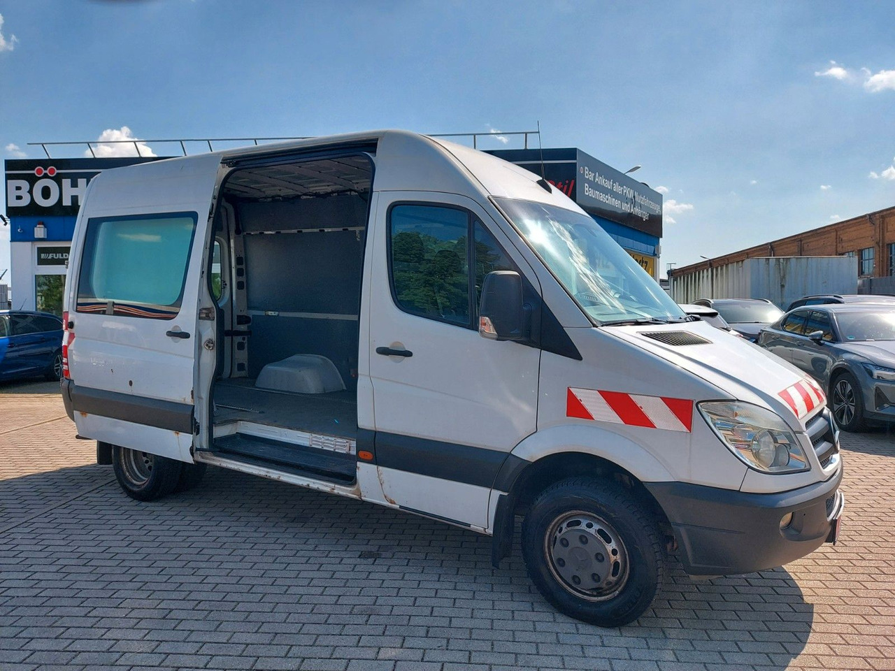 Mercedes-Benz Sprinter II Kasten 519 CDI KLIMA AUTOMATIK AHK - Kisbusz: 1 kép. Mercedes-Benz Sprinter II Kasten 519 CDI KLIMA AUTOMATIK AHK - Kisbusz: 1 kép.