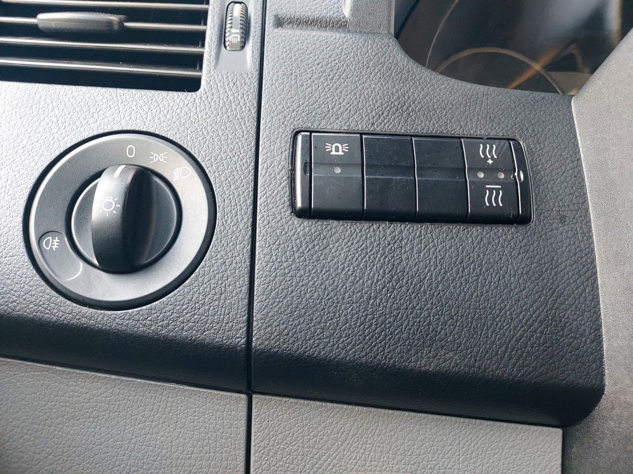 Mercedes-Benz Sprinter II Pritsche 316 Pritsche Klima Sandheiz - Ponyvás kisteherautó: 2 kép. Mercedes-Benz Sprinter II Pritsche 316 Pritsche Klima Sandheiz - Ponyvás kisteherautó: 2 kép.