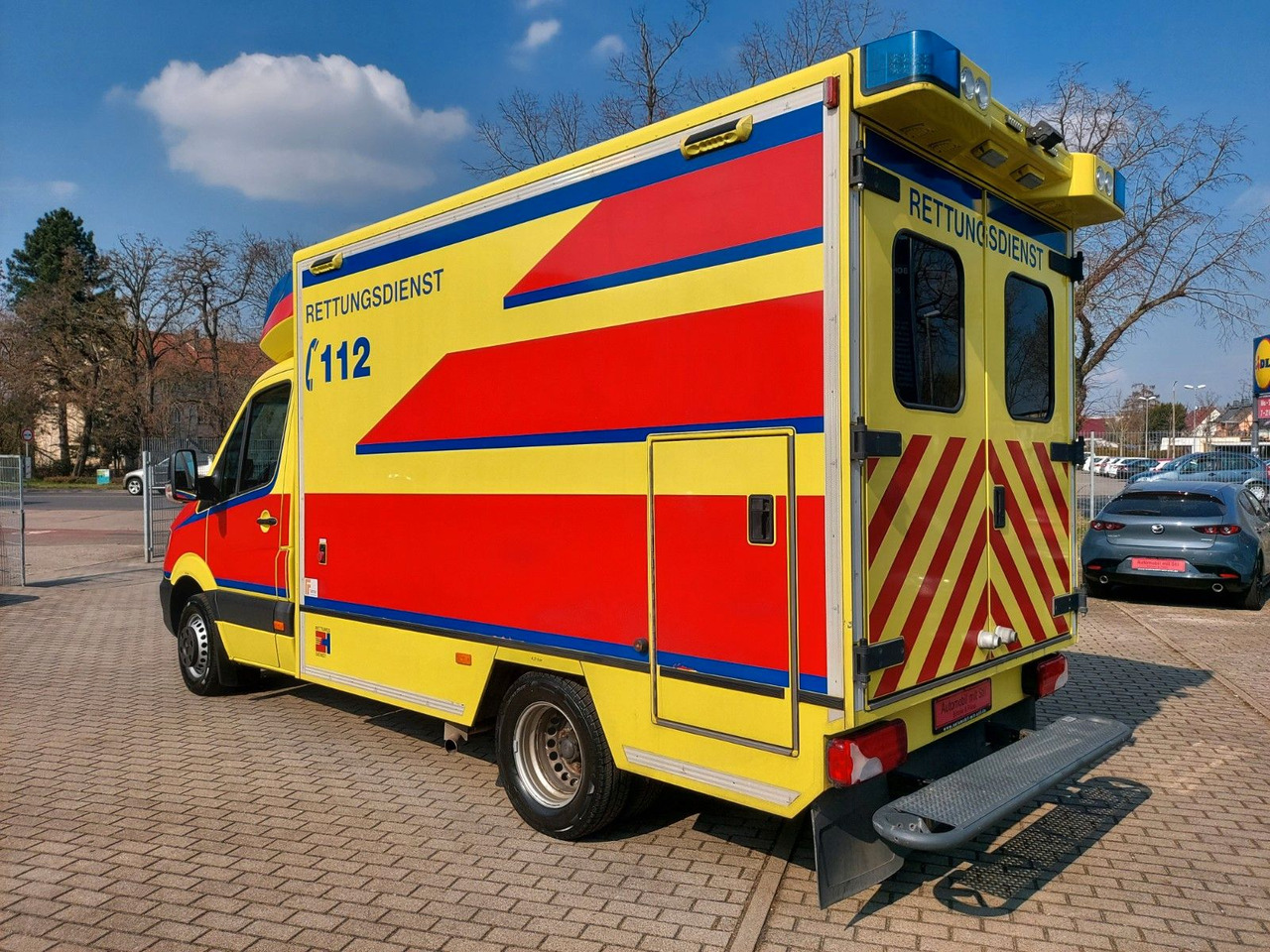 Mercedes-Benz Sprinter II Pritsche 516 Autom. RTW Ambulance - Mentőautó: 4 kép. Mercedes-Benz Sprinter II Pritsche 516 Autom. RTW Ambulance - Mentőautó: 4 kép.