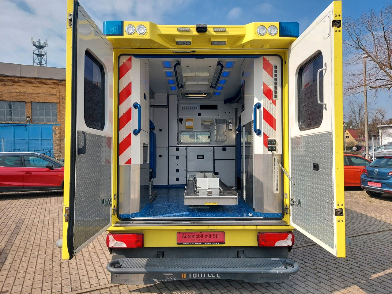 Mercedes-Benz Sprinter II Pritsche 516 Autom. RTW Ambulance - Mentőautó: 5 kép. Mercedes-Benz Sprinter II Pritsche 516 Autom. RTW Ambulance - Mentőautó: 5 kép.