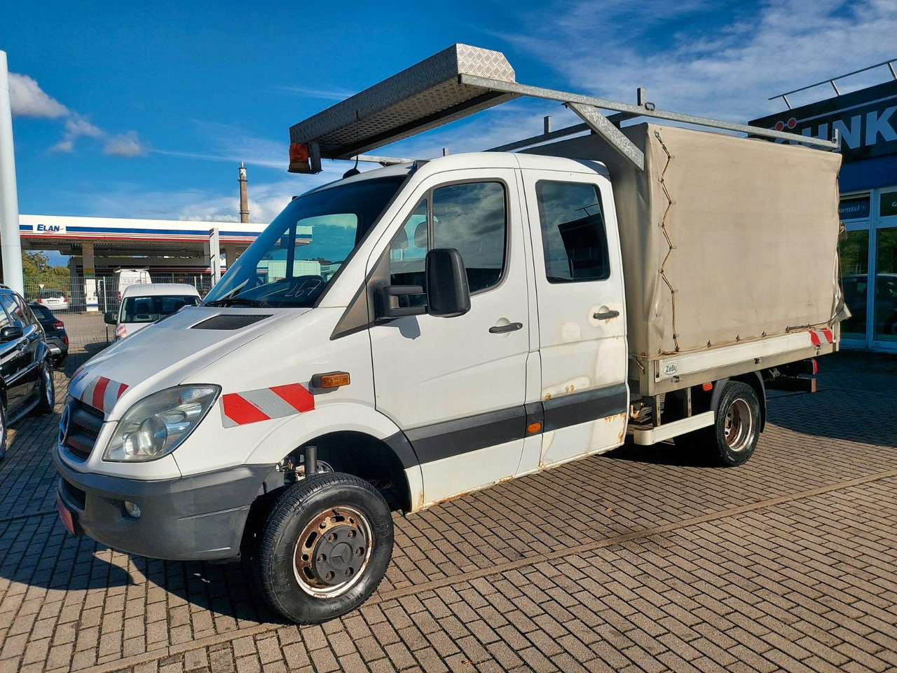 Mercedes-Benz Sprinter II Pritsche DoKa 516 4X4 Plane 6 Sitze - Ponyvás kisteherautó, Duplakabinos kisteherautó: 3 kép. Mercedes-Benz Sprinter II Pritsche DoKa 516 4X4 Plane 6 Sitze - Ponyvás kisteherautó, Duplakabinos kisteherautó: 3 kép.