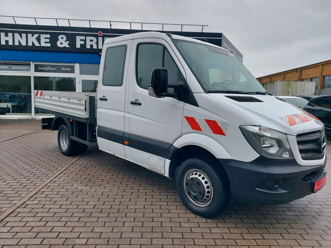 Mercedes-Benz Sprinter II Pritsche/DoKa 516 CDI KLIMA AHK - Platós kisteherautó, Duplakabinos kisteherautó: 1 kép. Mercedes-Benz Sprinter II Pritsche/DoKa 516 CDI KLIMA AHK - Platós kisteherautó, Duplakabinos kisteherautó: 1 kép.