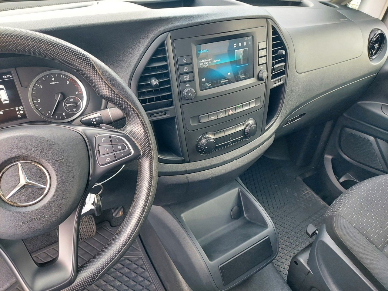 Mercedes-Benz Vito Mixto 114 CDI 4x4 Extralang 5 Sitze LED lízing Mercedes-Benz Vito Mixto 114 CDI 4x4 Extralang 5 Sitze LED: 14 kép.