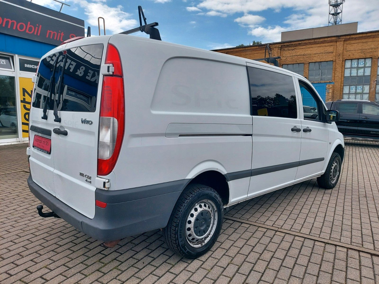 Mercedes-Benz Vito Mixto 4x4 116 extralang Automatik 5 Sitze - Kisbusz: 5 kép. Mercedes-Benz Vito Mixto 4x4 116 extralang Automatik 5 Sitze - Kisbusz: 5 kép.