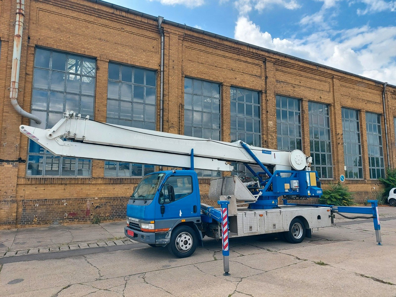 Mitsubishi CANTER DACHDECKER KLAAS AUTOKRAN - Darus autó: 2 kép. Mitsubishi CANTER DACHDECKER KLAAS AUTOKRAN - Darus autó: 2 kép.