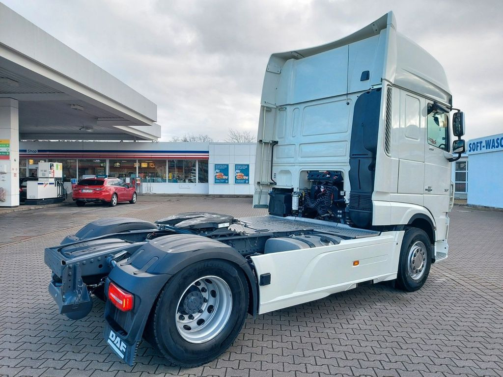 DAF XF 530 FT SuperSpaceCab ACC Luftfeder Retarder - Nyergesvontató: 5 kép. DAF XF 530 FT SuperSpaceCab ACC Luftfeder Retarder - Nyergesvontató: 5 kép.