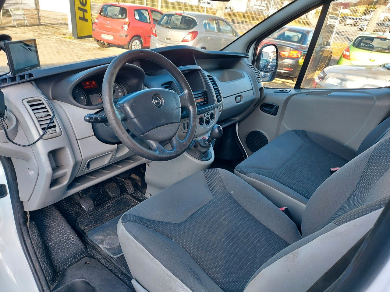 Kisbusz Opel Vivaro Kasten Kombi L2H1 2,9t Klima: 18 kép. Kisbusz Opel Vivaro Kasten Kombi L2H1 2,9t Klima: 18 kép.