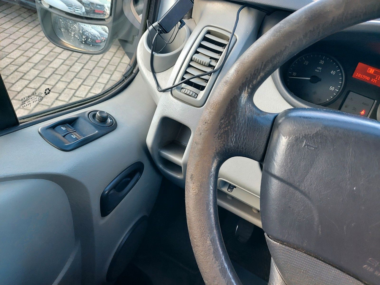 Kisbusz Opel Vivaro Kasten Kombi L2H1 2,9t Klima: 13 kép. Kisbusz Opel Vivaro Kasten Kombi L2H1 2,9t Klima: 13 kép.