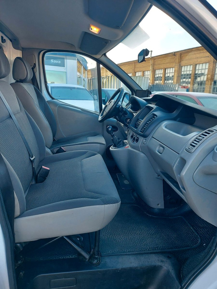 Kisbusz Opel Vivaro Kasten Kombi L2H1 2,9t Klima: 19 kép. Kisbusz Opel Vivaro Kasten Kombi L2H1 2,9t Klima: 19 kép.