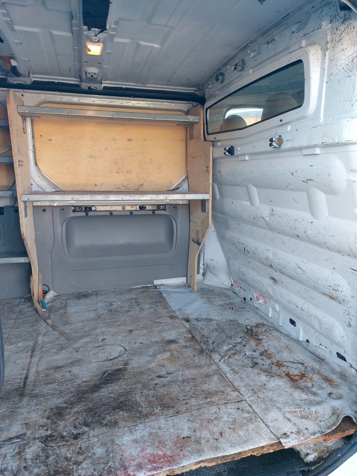 Kisbusz Opel Vivaro Kasten Kombi L2H1 2,9t Klima: 17 kép. Kisbusz Opel Vivaro Kasten Kombi L2H1 2,9t Klima: 17 kép.